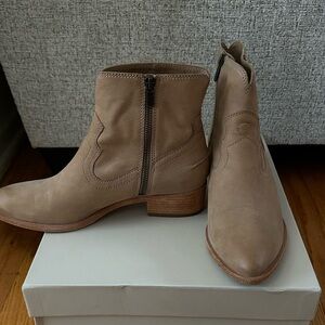 Frye Ray Seam Short Western Bootie Leather Cement - Size 8.5
